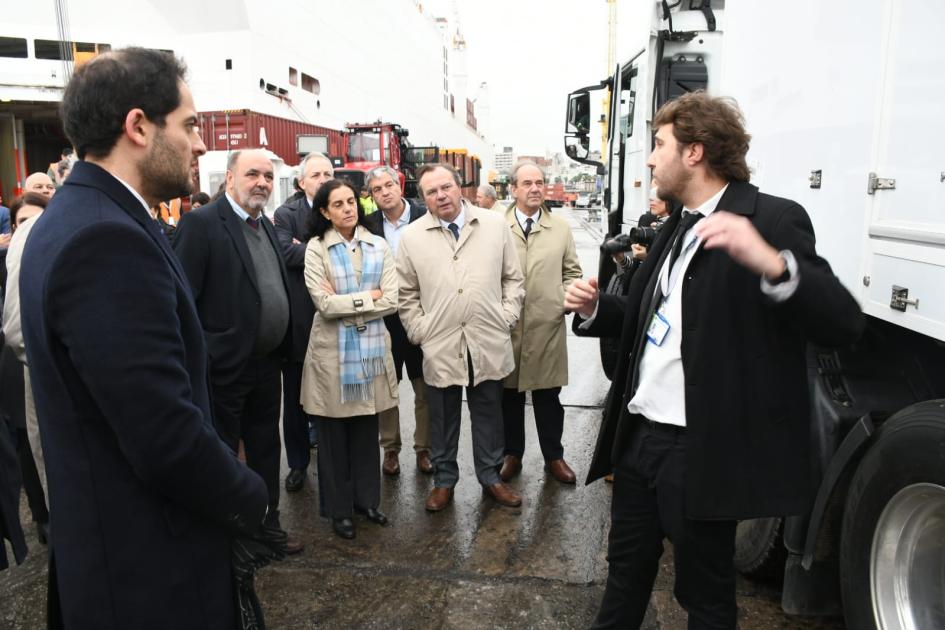 La Dirección Nacional de Aduanas recibe dos nuevos escáneres para control de mercadería La Dirección Nacional de Aduanas recibe dos nuevos escáneres para control de mercadería