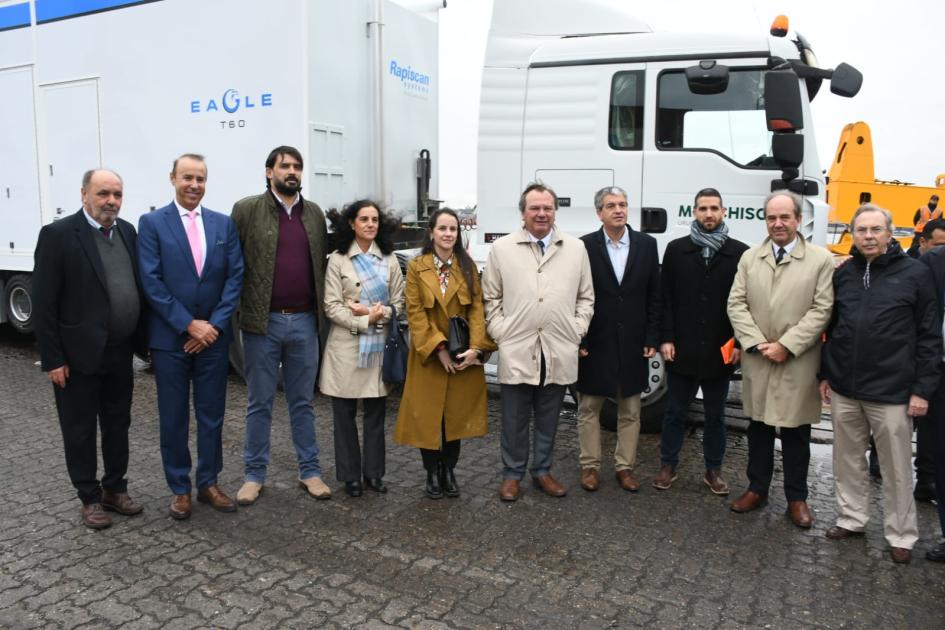La Dirección Nacional de Aduanas recibe dos nuevos escáneres para control de mercadería La Dirección Nacional de Aduanas recibe dos nuevos escáneres para control de mercadería
