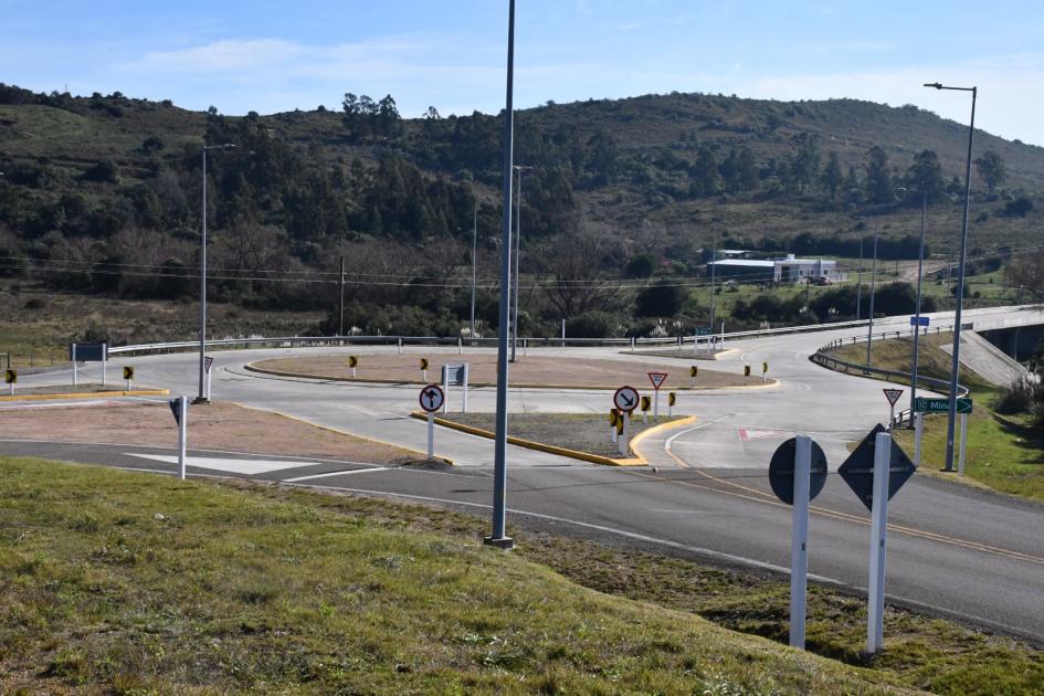 Obras viales en rutas 8 y 9 Obras viales en rutas 8 y 9