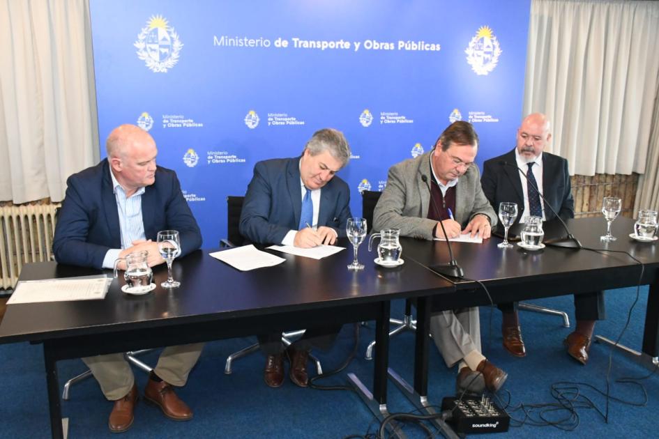 Firma de convenio de cooperación interinstitucional entre el MTOP y el INAC Firma de convenio de cooperación interinstitucional entre el MTOP y el INAC