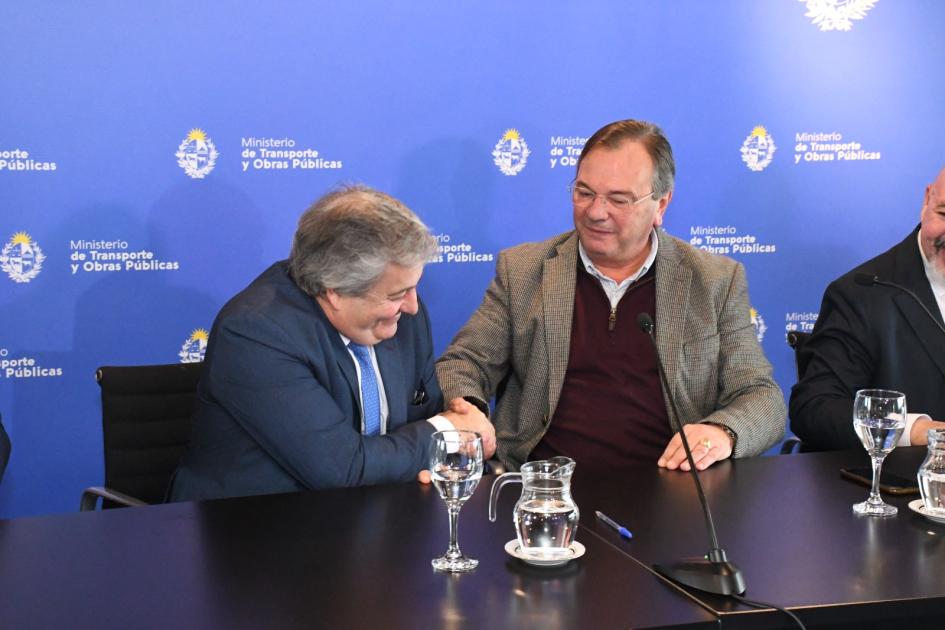 Firma de convenio de cooperación interinstitucional entre el MTOP y el INAC Firma de convenio de cooperación interinstitucional entre el MTOP y el INAC