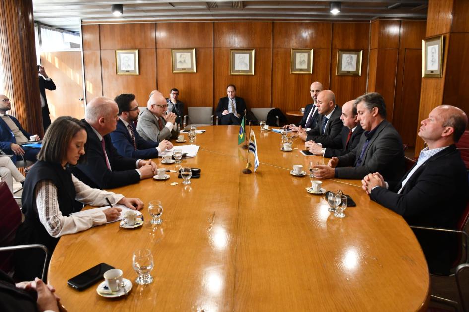 Reunión en Cancillería, entre representantes del gobierno de Uruguay y Brasil Reunión en Cancillería, entre representantes del gobierno de Uruguay y Brasil
