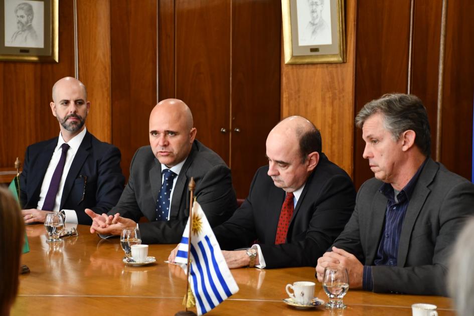 Reunión en Cancillería, entre representantes del gobierno de Uruguay y Brasil Reunión en Cancillería, entre representantes del gobierno de Uruguay y Brasil