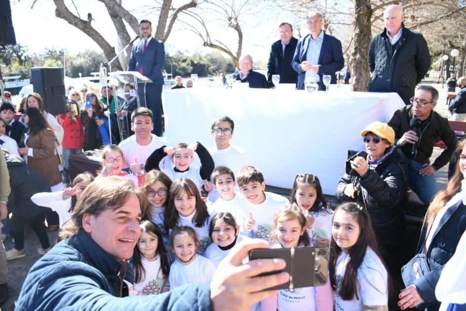 Culminaron las obras del dragado del canal sur de Isla Sola próximo a Carmelo Culminaron las obras del dragado del canal sur de Isla Sola próximo a Carmelo