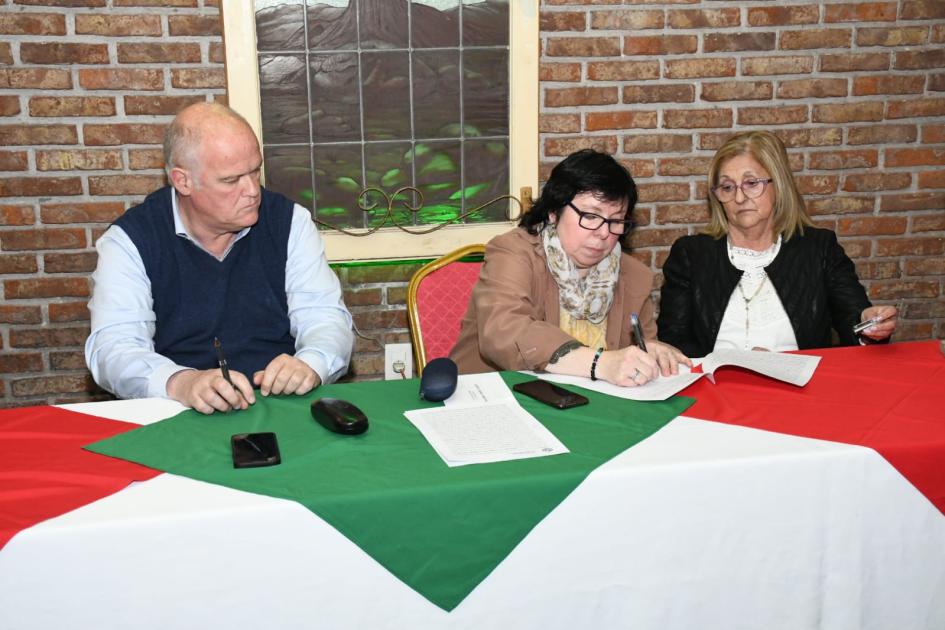 Firma de convenio social entre MTOP y Sociedad Libanesa Firma de convenio social entre MTOP y Sociedad Libanesa