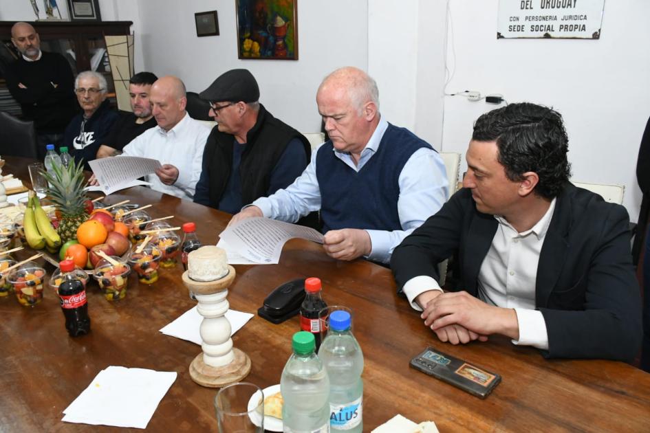 Firma de convenio social entre el MTOP y Asoc. de Feriantes del Uruguay Firma de convenio social entre el MTOP y Asoc. de Feriantes del Uruguay