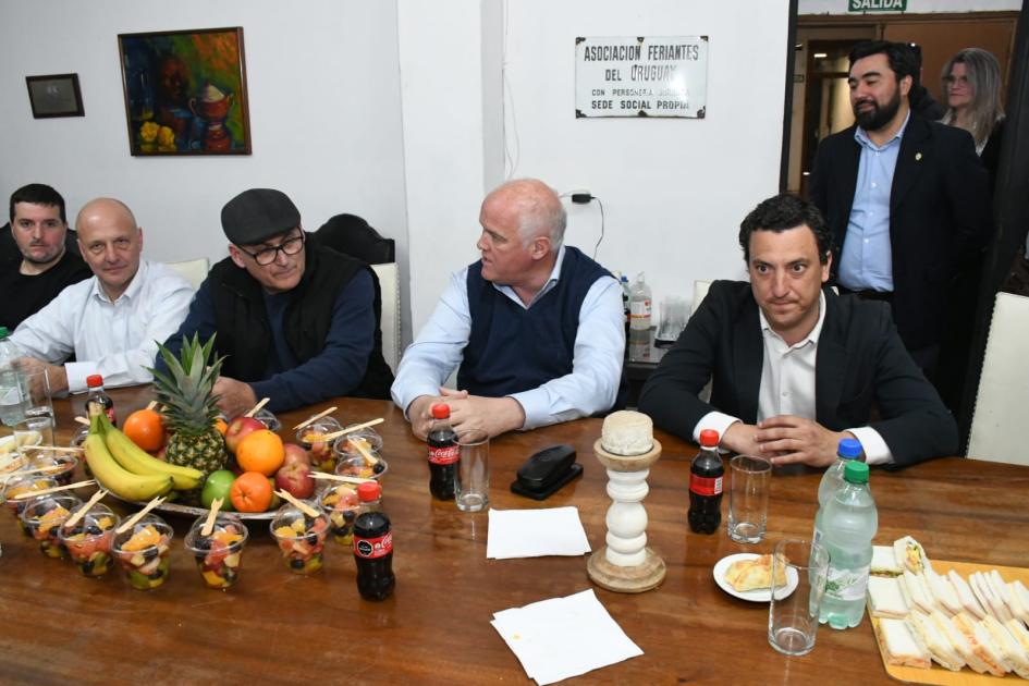 Firma de convenio social entre el MTOP y Asoc. de Feriantes del Uruguay Firma de convenio social entre el MTOP y Asoc. de Feriantes del Uruguay