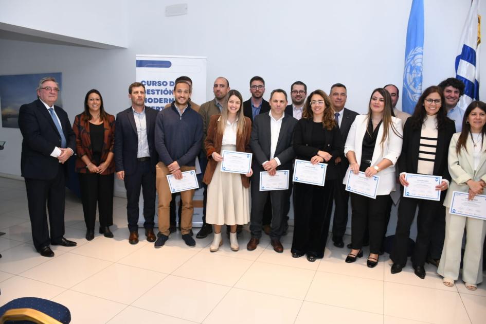 Entrega de diplomas a participantes del curso Gestión Moderna de Puertos en Uruguay Entrega de diplomas a participantes del curso Gestión Moderna de Puertos en Uruguay