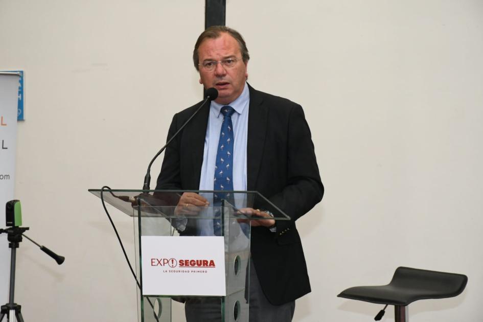 Ministro Falero en Expo Segura en el LATU Ministro Falero en Expo Segura en el LATU