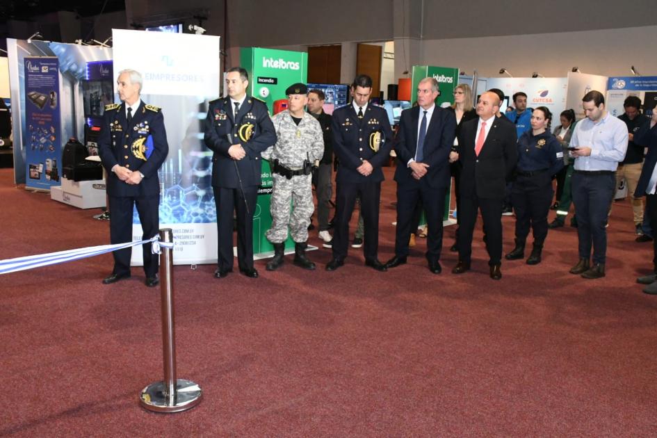 Ministro Falero en Expo Segura en el LATU Ministro Falero en Expo Segura en el LATU