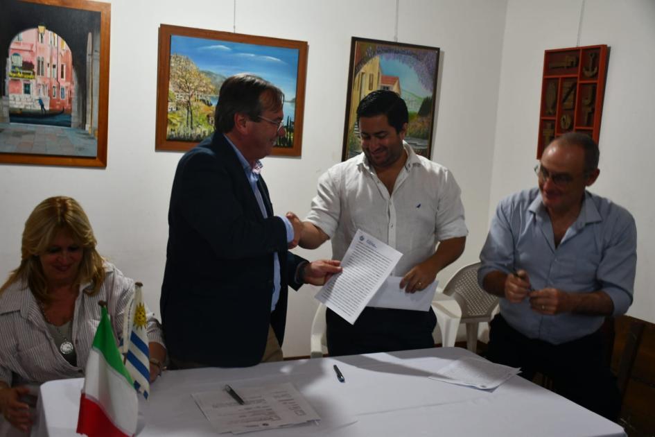 El departamento de Flores celebró inauguraciones de obras y convenios sociales El departamento de Flores celebró inauguraciones de obras y convenios sociales