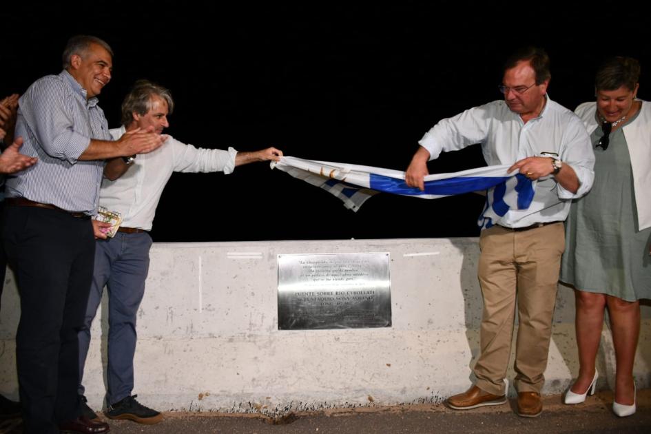 Inauguración de nuevas luminarias y homenaje a Eustaquio Sosa en La Charqueada Inauguración de nuevas luminarias y homenaje a Eustaquio Sosa en La Charqueada