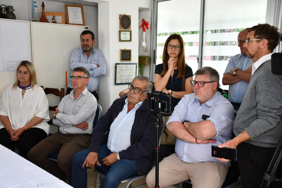 Firma de convenio social con Hogar de Ancianos de Young Firma de convenio social con Hogar de Ancianos de Young