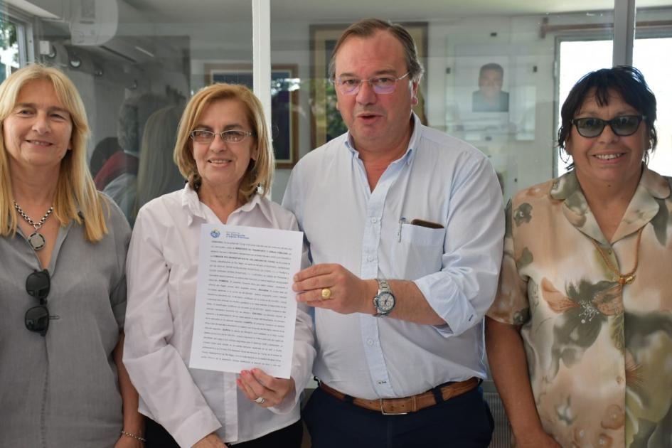 Firma de convenio social con Hogar de Ancianos de Young Firma de convenio social con Hogar de Ancianos de Young