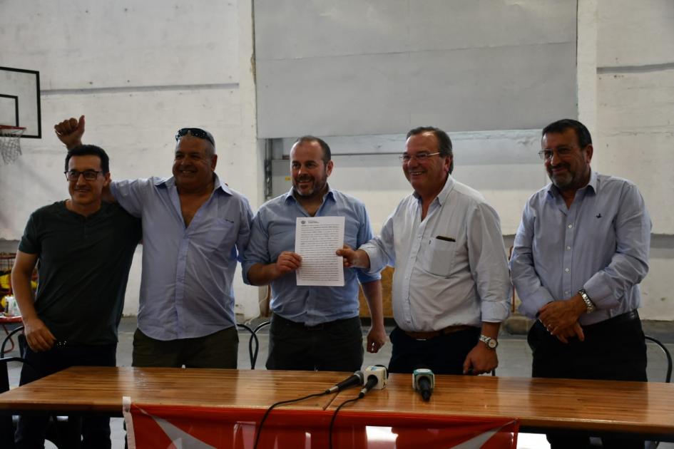 Firma de convenio social con Club A Juventud Firma de convenio social con Club A Juventud