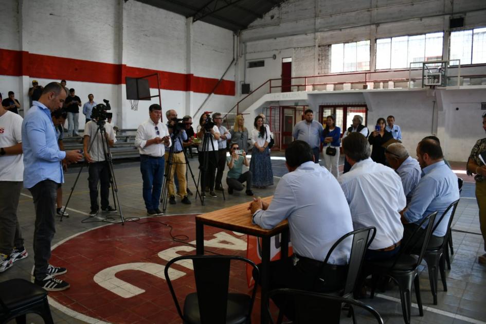 Firma de convenio social con Club A Juventud Firma de convenio social con Club A Juventud
