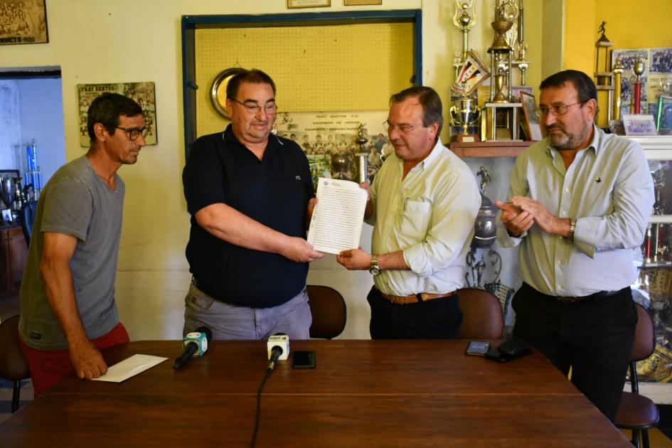 Firma de convenio social con Club Fray Bentos Firma de convenio social con Club Fray Bentos