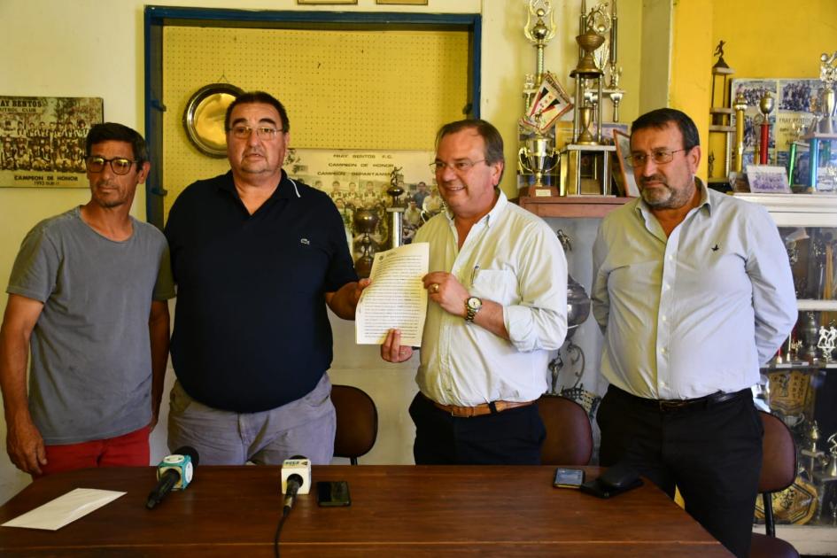 Firma de convenio social con Club Fray Bentos Firma de convenio social con Club Fray Bentos