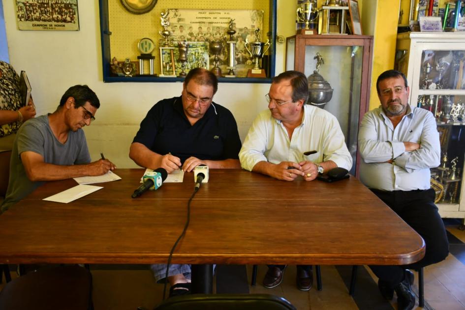 Firma de convenio social con Club Fray Bentos Firma de convenio social con Club Fray Bentos