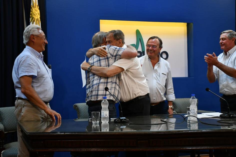 Firma de convenio social con Círculo Policial Firma de convenio social con Círculo Policial