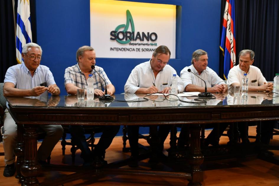 Firma de convenio social con Círculo Policial Firma de convenio social con Círculo Policial