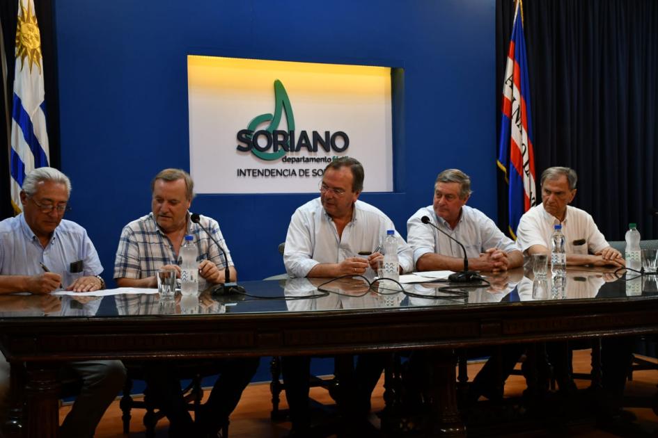Firma de convenio social con Círculo Policial Firma de convenio social con Círculo Policial