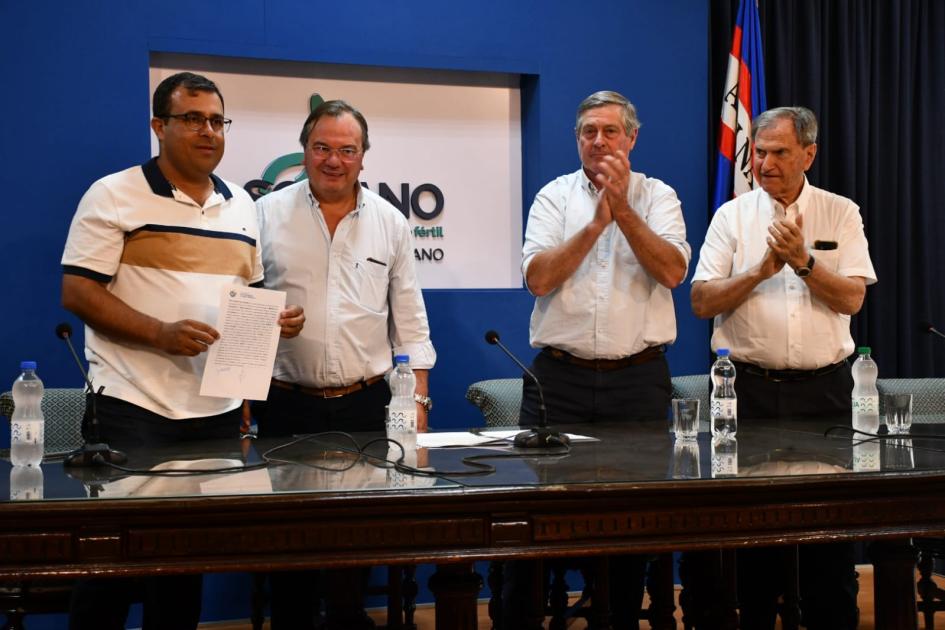 Firma de convenio social con Hogar Español Firma de convenio social con Hogar Español