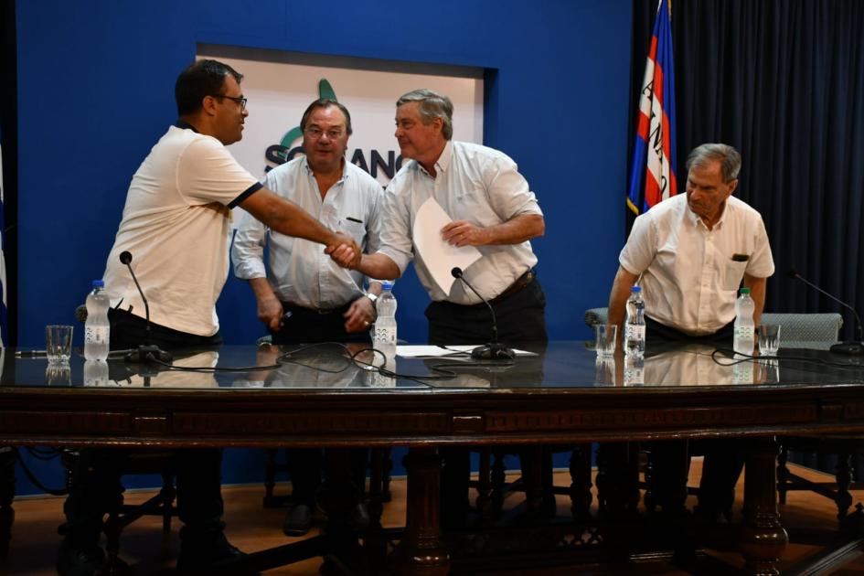 Firma de convenio social con Hogar Español Firma de convenio social con Hogar Español