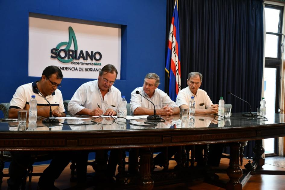 Firma de convenio social con Hogar Español Firma de convenio social con Hogar Español