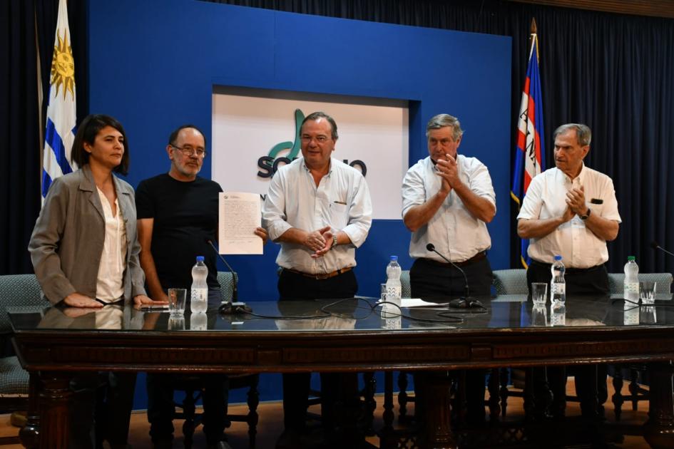 Firma de convenio social con IASA Firma de convenio social con IASA