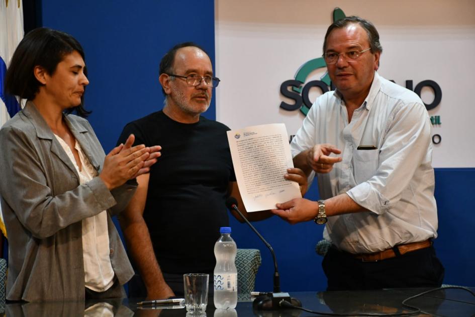 Firma de convenio social con IASA Firma de convenio social con IASA
