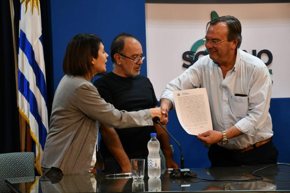 Firma de convenio social con IASA Firma de convenio social con IASA