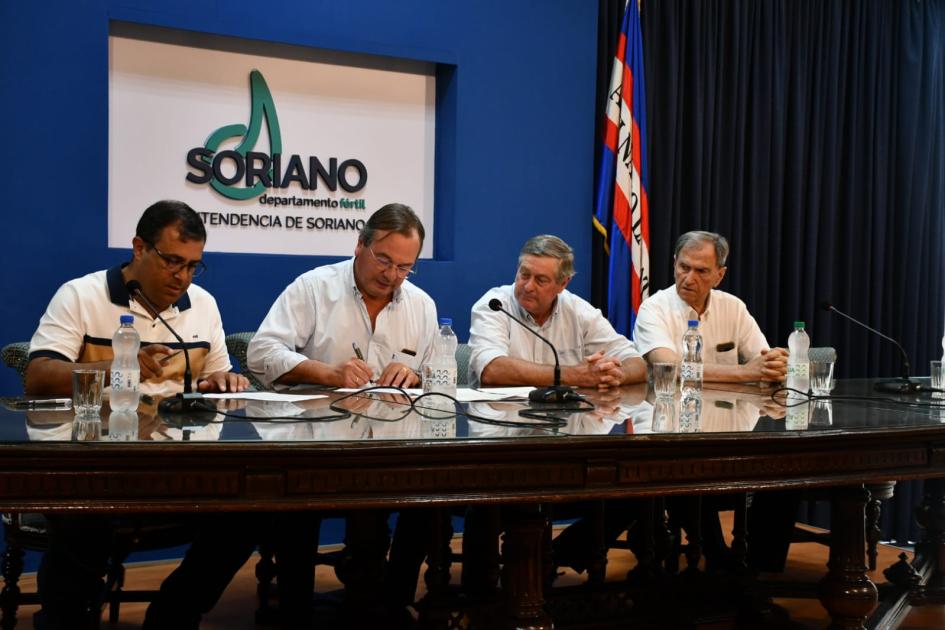 Firma de convenio social con Hogar Español Firma de convenio social con Hogar Español