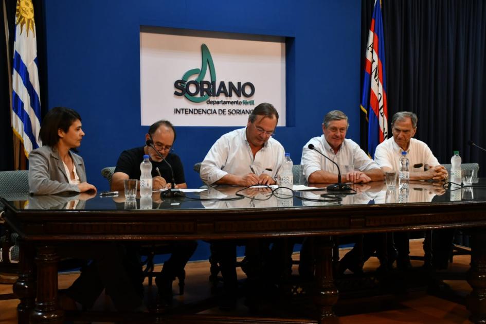 Firma de convenio social con IASA Firma de convenio social con IASA
