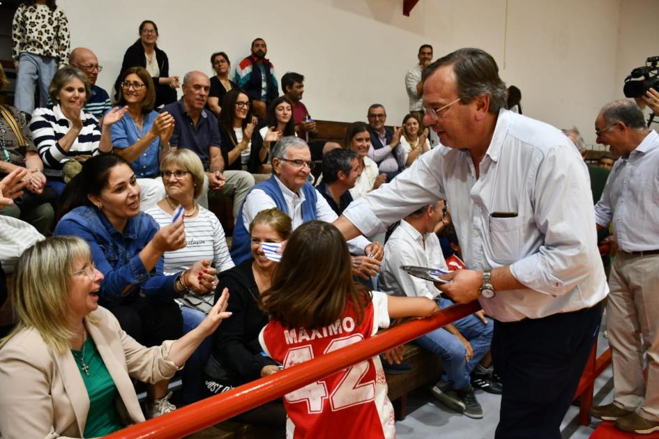 Inauguración de obras sociales en el Club A. Independiente Inauguración de obras sociales en el Club A. Independiente