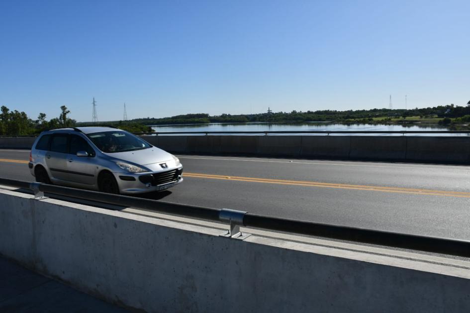 Ministro Falero e Intendentes de Soriano y Río Negro recorriendo puente Líber Seregnií Ministro Falero e Intendentes de Soriano y Río Negro recorriendo puente Líber Seregnií