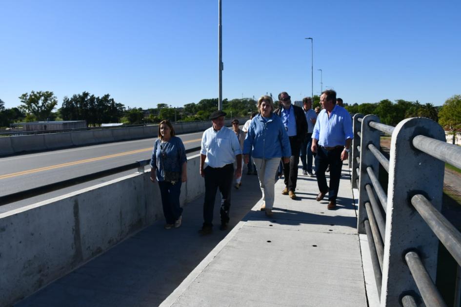 Ministro Falero e Intendentes de Soriano y Río Negro recorriendo puente Líber Seregnií Ministro Falero e Intendentes de Soriano y Río Negro recorriendo puente Líber Seregnií