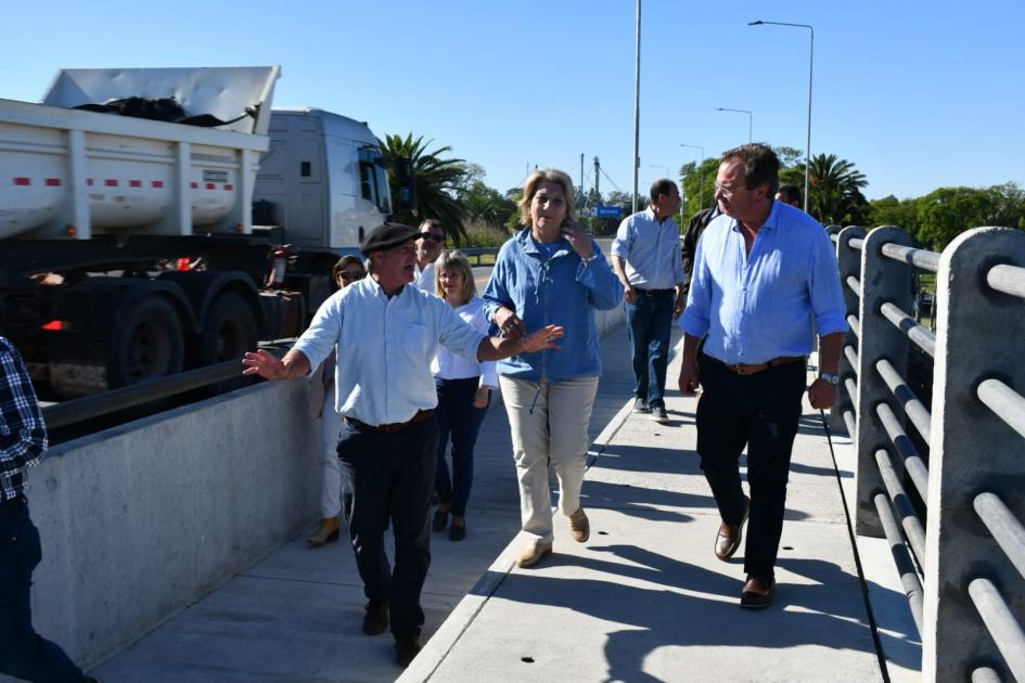 Ministro Falero e Intendentes de Soriano y Río Negro recorriendo puente Líber Seregnií Ministro Falero e Intendentes de Soriano y Río Negro recorriendo puente Líber Seregnií