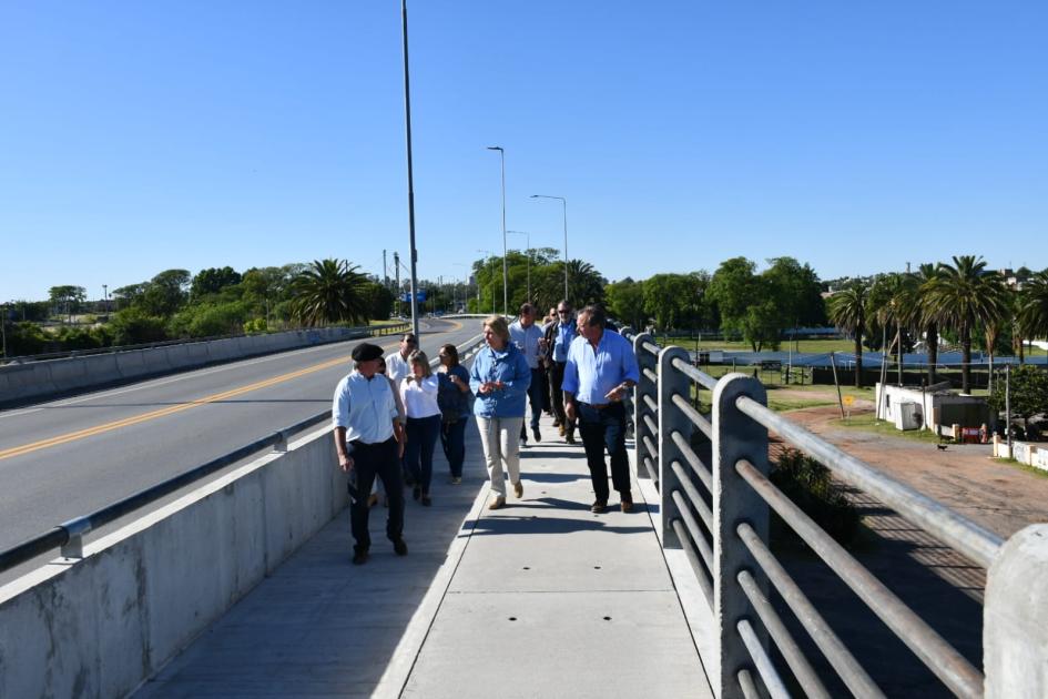 Ministro Falero e Intendentes de Soriano y Río Negro recorriendo puente Líber Seregnií Ministro Falero e Intendentes de Soriano y Río Negro recorriendo puente Líber Seregnií