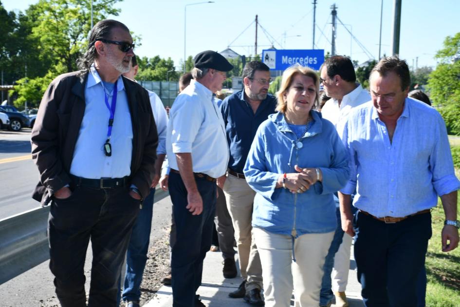 Ministro Falero e Intendentes de Soriano y Río Negro recorriendo puente Líber Seregnií Ministro Falero e Intendentes de Soriano y Río Negro recorriendo puente Líber Seregnií
