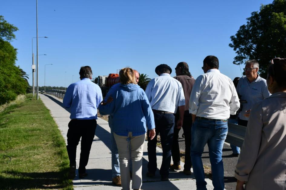 Ministro Falero e Intendentes de Soriano y Río Negro recorriendo puente Líber Seregnií Ministro Falero e Intendentes de Soriano y Río Negro recorriendo puente Líber Seregnií