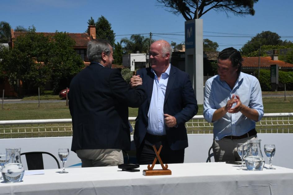 Firma de convenio social en la Federación Uruguaya de Hockey Firma de convenio social en la Federación Uruguaya de Hockey
