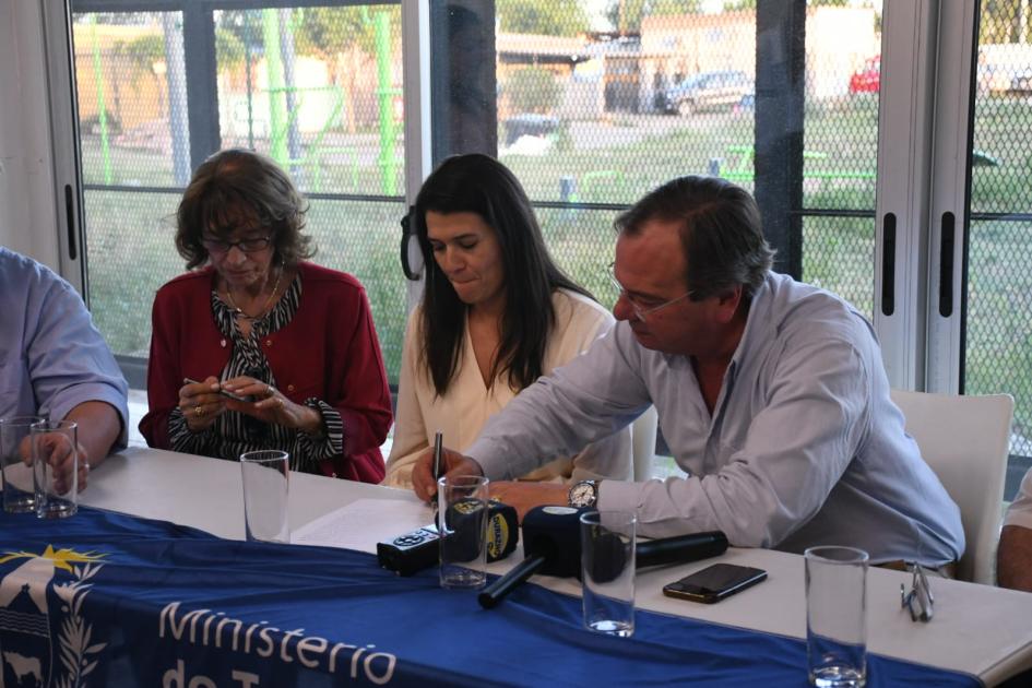 Firma de convenio social con la Fundación Impacto Las Higueras Firma de convenio social con la Fundación Impacto Las Higueras