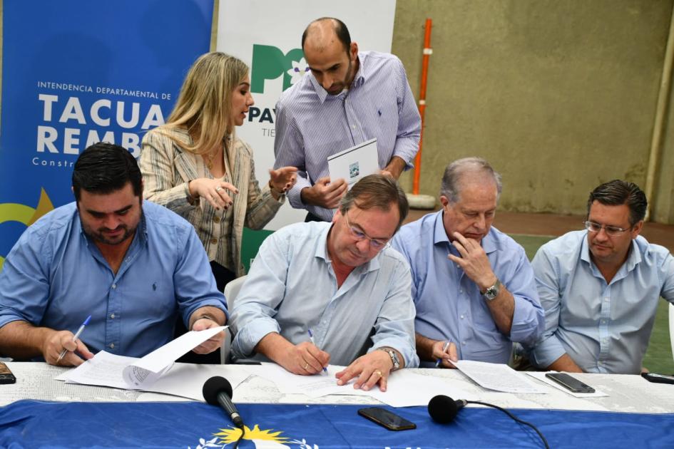 Convenio histórico ente el MTOP y las Intendencias de Tacuarembó y Paysandú para financiar mejoras v Convenio histórico ente el MTOP y las Intendencias de Tacuarembó y Paysandú para financiar mejoras v