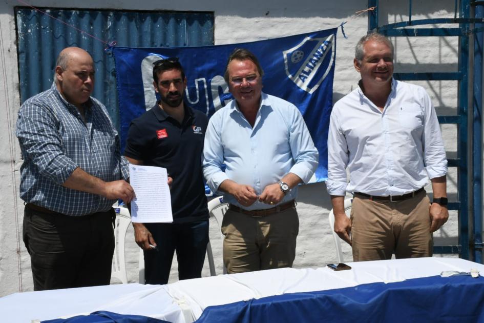 Firma con Club Alianza de 25 de Mayo Firma con Club Alianza de 25 de Mayo
