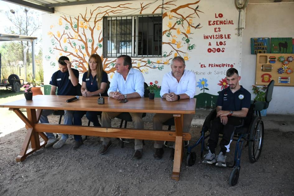 Firma con el Centro de Rehabilitación Encuentre Sin Límites Firma con el Centro de Rehabilitación Encuentre Sin Límites