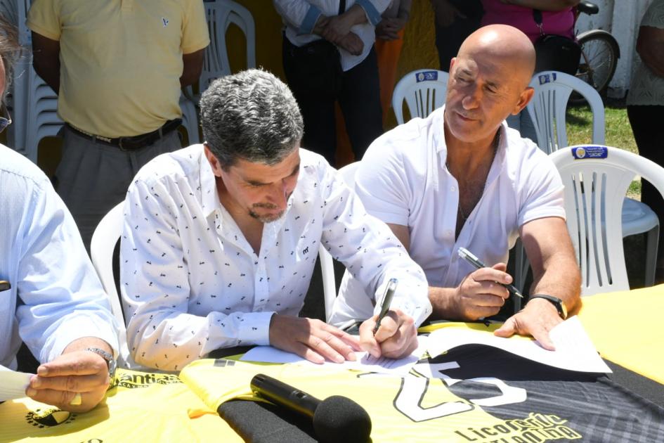 Firma de convenio con el Club Atlético Progreso - Estación Atlántida Firma de convenio con el Club Atlético Progreso - Estación Atlántida