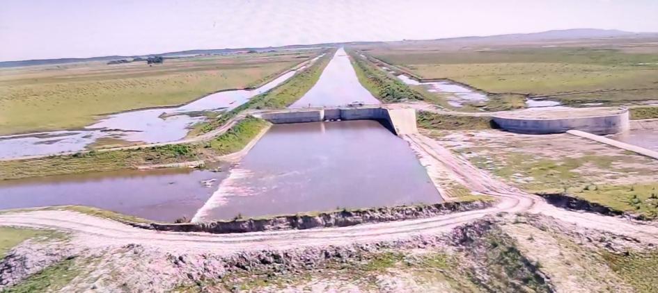 Plan de Regulación Hídrica Derivación y Conducción del Arroyo Averías Plan de Regulación Hídrica Derivación y Conducción del Arroyo Averías