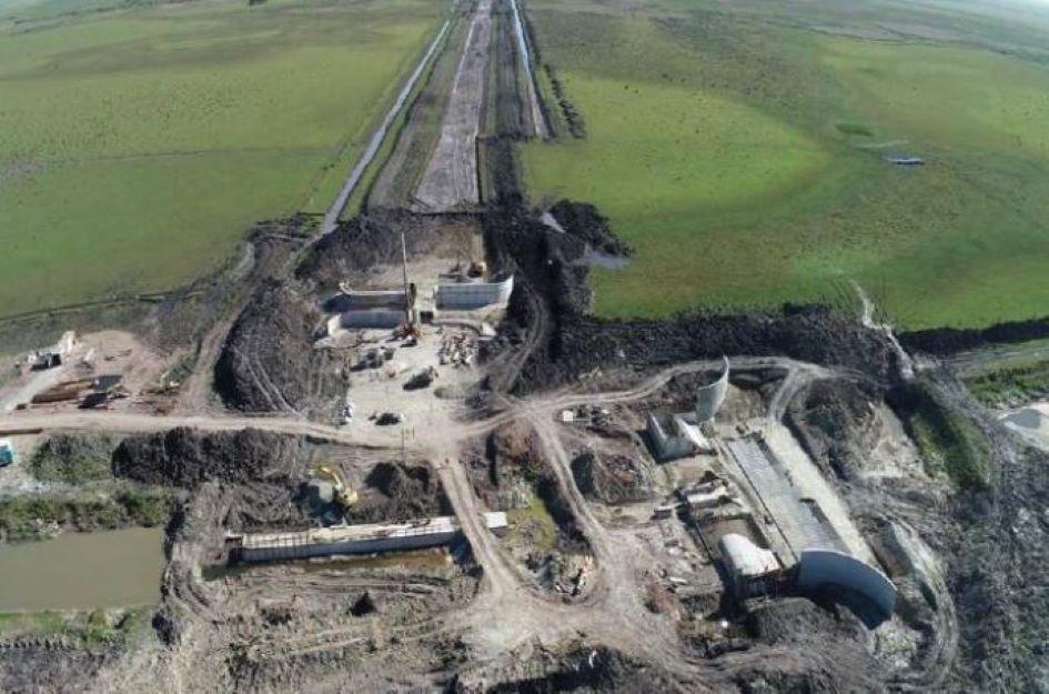 Plan de Regulación Hídrica Derivación y Conducción del Arroyo Averías Plan de Regulación Hídrica Derivación y Conducción del Arroyo Averías