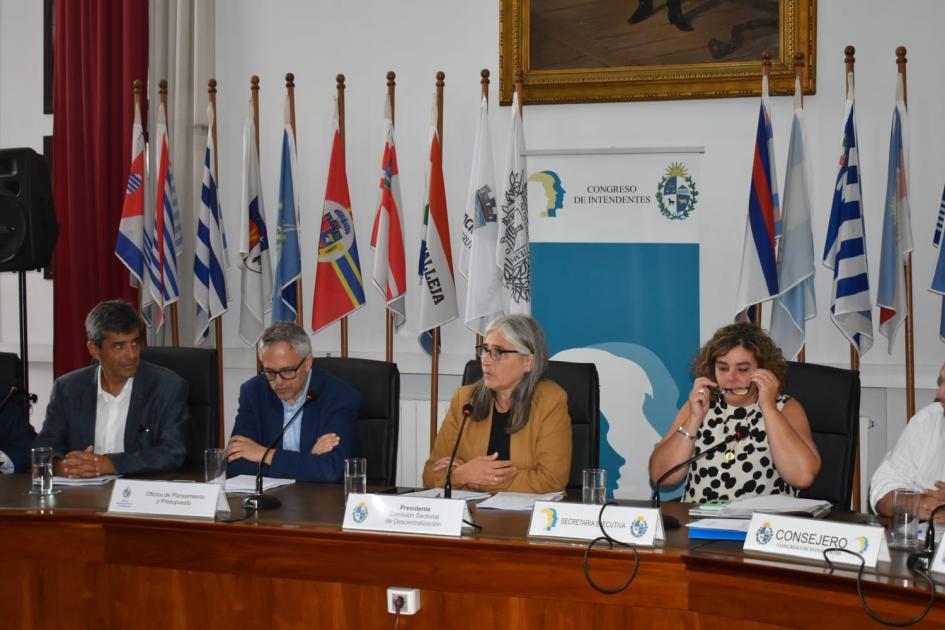La ministra Lucía Etcheverry asumió la presidencia de la Comisión Sectorial de Descentralización La ministra Lucía Etcheverry asumió la presidencia de la Comisión Sectorial de Descentralización